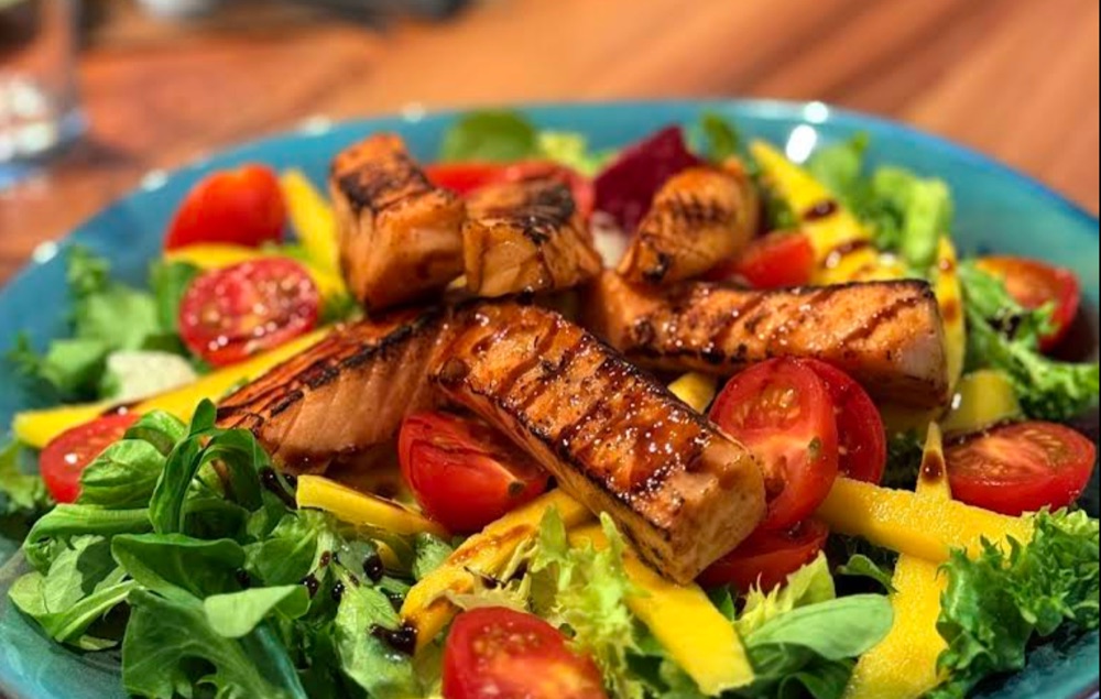 Grilled salmon salad with cherry tomatoes and mango